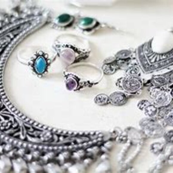 VINTAGE INSPIRED JEWELRY - Picture 3 of 5